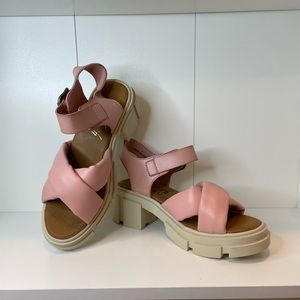 Blowfish Malibu pink sandals